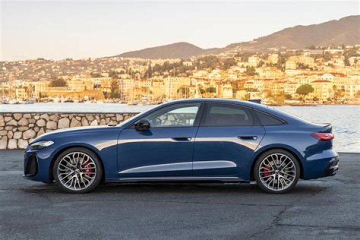 Does Audi s5 come manual?
