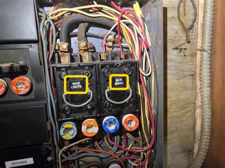 How much does it cost to replace old fuse box?