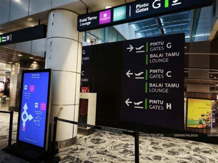 Which terminal is Singapore Airlines in Kuala Lumpur?